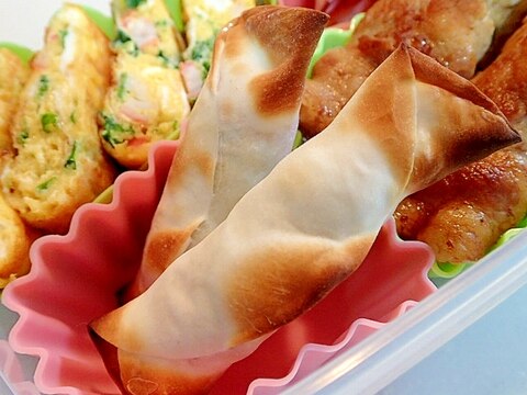 お弁当　ト一スタ一で大葉とウインナーの餃子の皮巻き